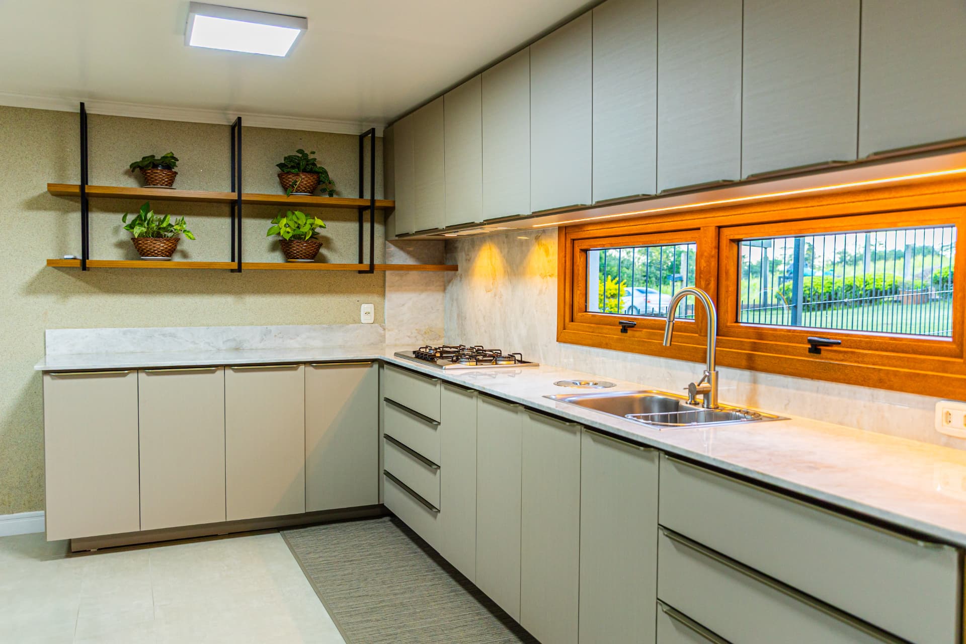 Cozinha — Bancada em Mármore Branco Paraná